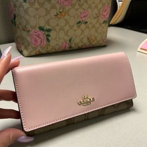SOLD Coach wallet in pale pink 💕